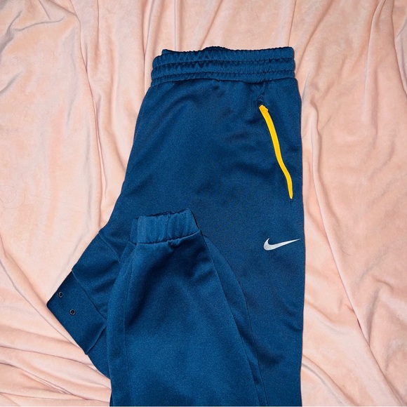 Mens Nike joggers - Picture 3 of 4